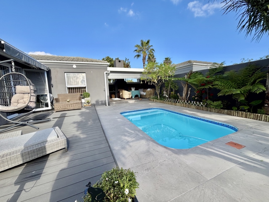 3 Bedroom Property for Sale in Sunningdale Western Cape